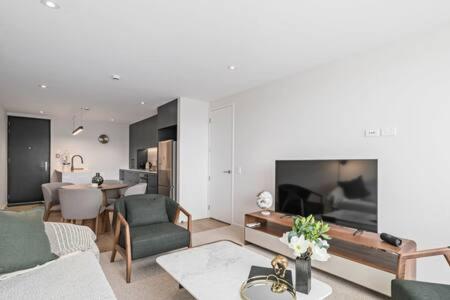 Alps Serenity Retreat - Wanaka Bagian luar foto