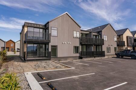 Alps Serenity Retreat - Wanaka Bagian luar foto