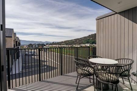 Alps Serenity Retreat - Wanaka Bagian luar foto