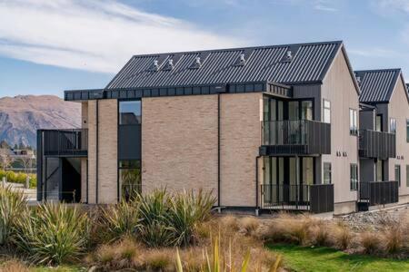 Alps Serenity Retreat - Wanaka Bagian luar foto